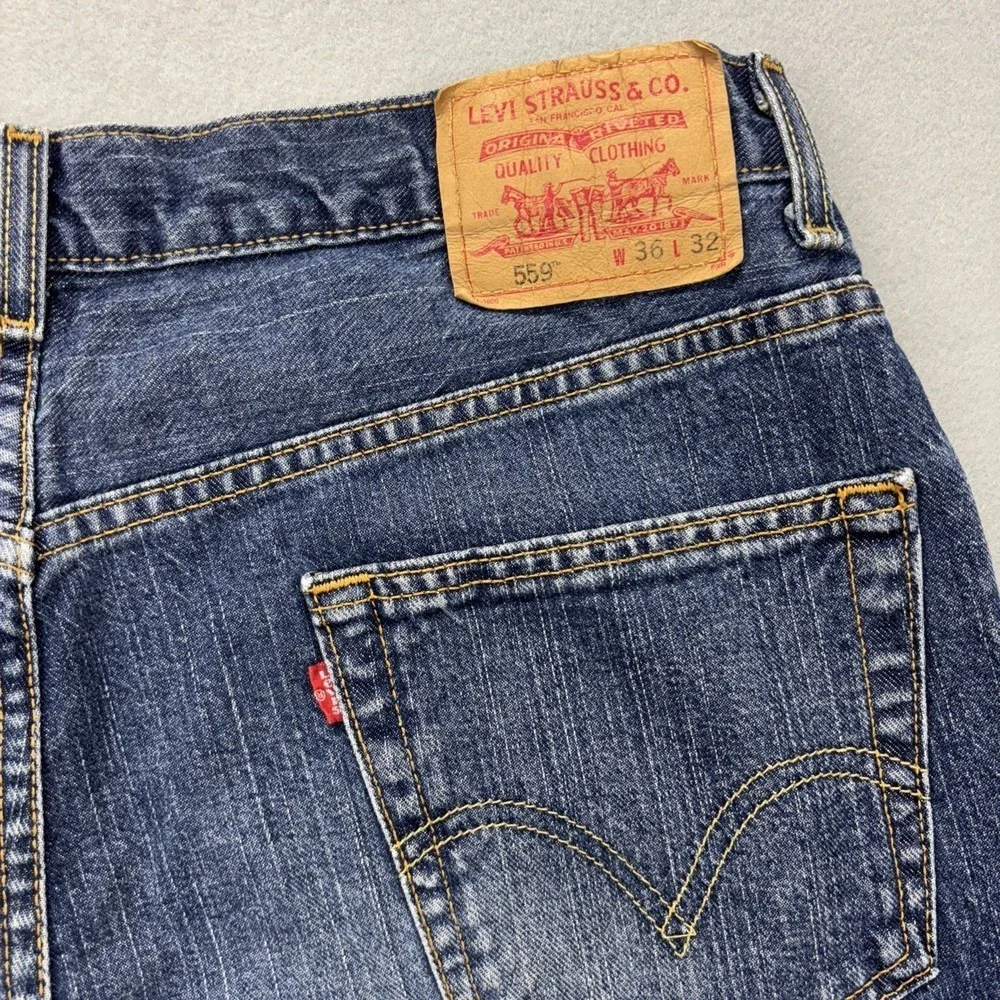 Vintage Levi's 559 jeans mens 36x28 (TAG-36x32) relaxed straight blue denim Fade